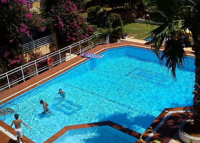 伊利奥斯塔西海滩公寓 *