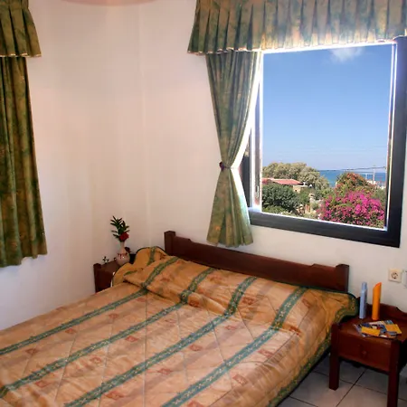 伊利奥斯塔西海滩公寓 *