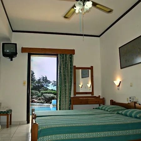 伊利奥斯塔西海滩公寓 *